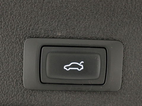 Audi A6 55 TFSIe S Line | 367pk | Trekhaak | Stoel & stuurverwarming | Adaptive cruise | Camera | Matrix LED | Carplay | Sportstoelen | Half leder | Navigatie