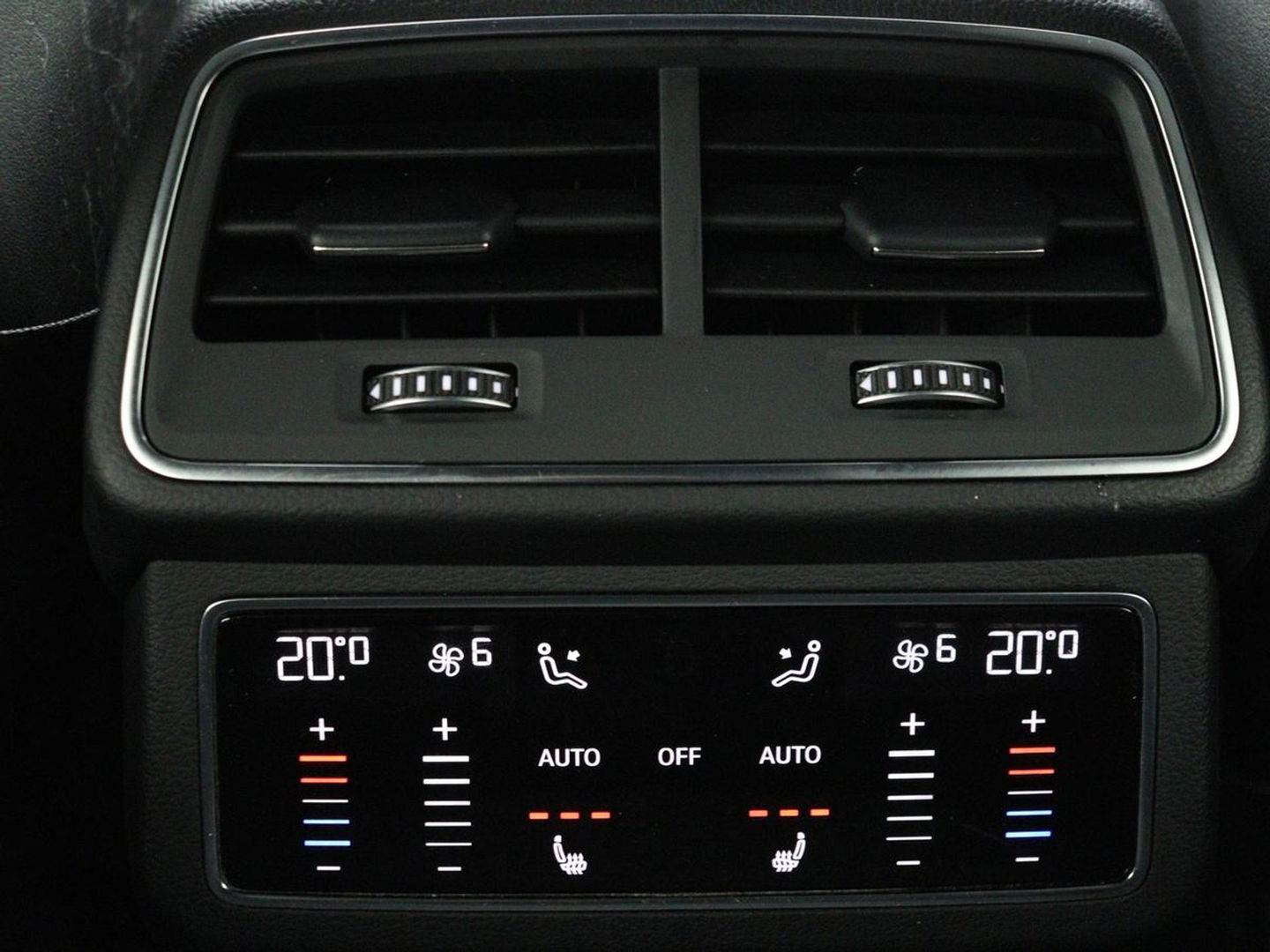 Audi A6 55 TFSIe S Line | 367pk | Trekhaak | Stoel & stuurverwarming | Adaptive cruise | Camera | Matrix LED | Carplay | Sportstoelen | Half leder | Navigatie