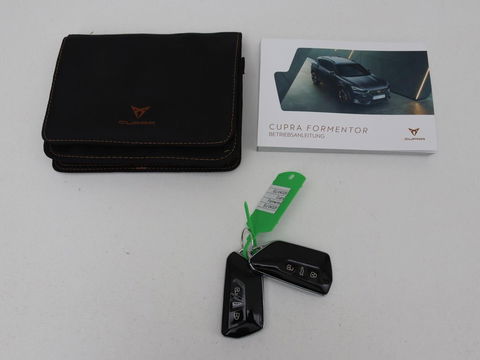CUPRA Formentor 2.0 TSI VZ | 310pk | Panoramadak | Leder | Trekhaak | Stoel & stuurverwarming | Carplay | Adaptive cruise | Camera | Keyless | Full LED | Sportstoelen