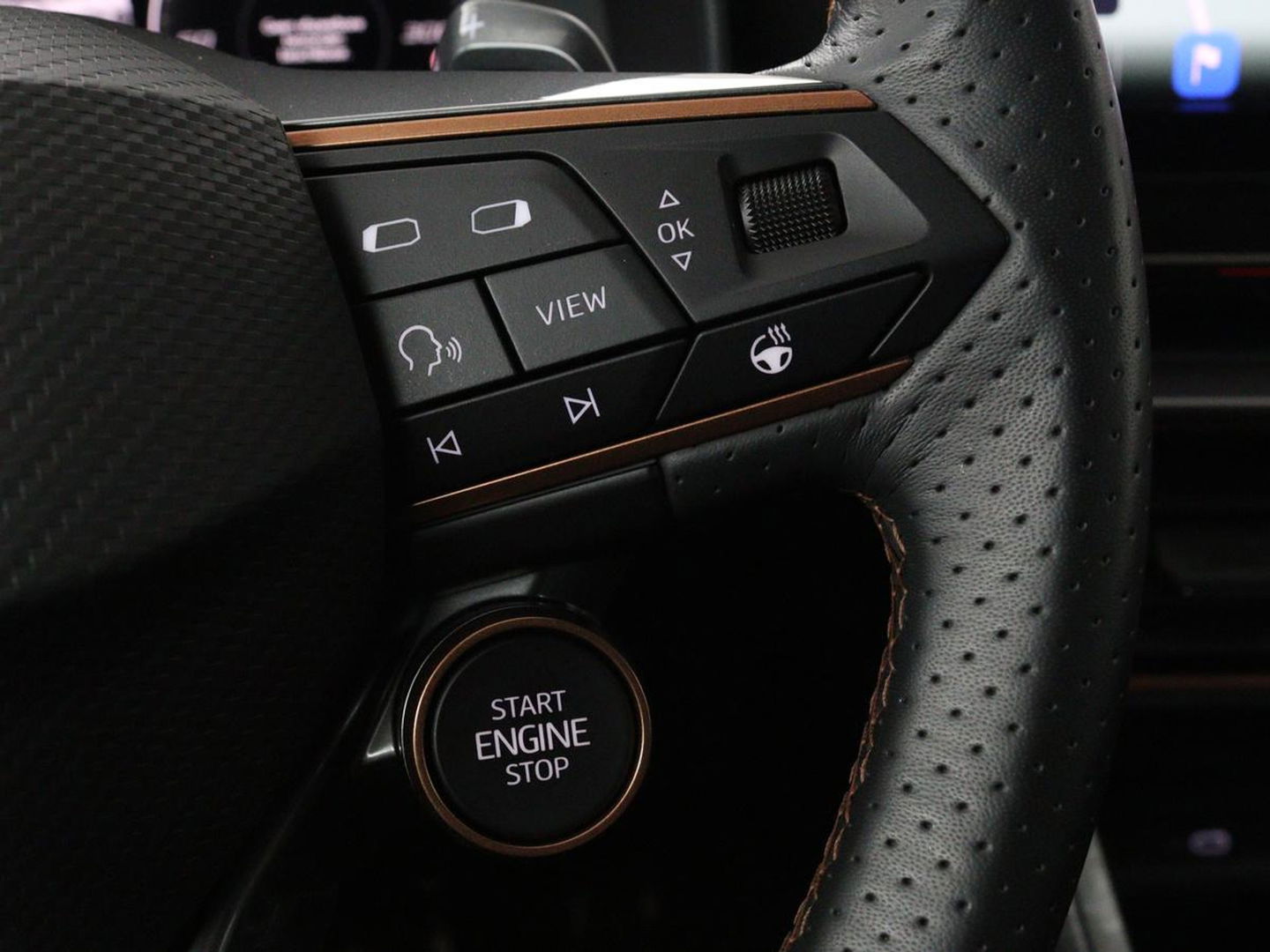 CUPRA Formentor 2.0 TSI VZ | 310pk | Panoramadak | Leder | Trekhaak | Stoel & stuurverwarming | Carplay | Adaptive cruise | Camera | Keyless | Full LED | Sportstoelen
