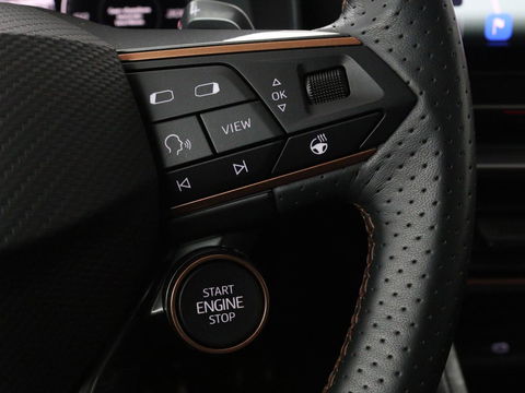 CUPRA Formentor 2.0 TSI VZ | 310pk | Panoramadak | Leder | Trekhaak | Stoel & stuurverwarming | Carplay | Adaptive cruise | Camera | Keyless | Full LED | Sportstoelen