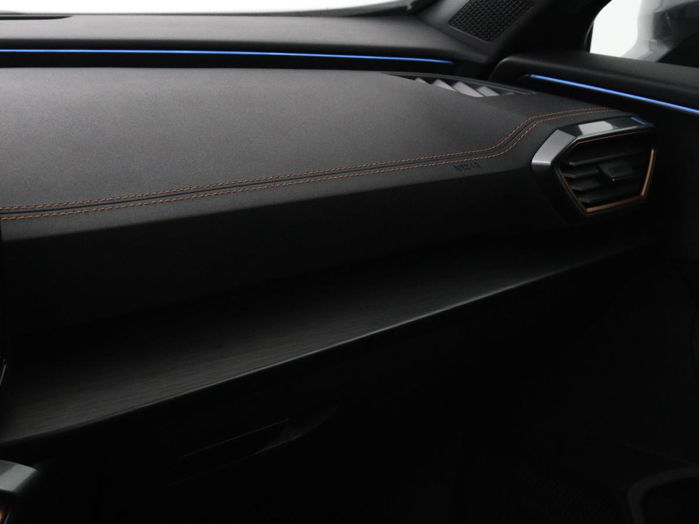 CUPRA Formentor 2.0 TSI VZ | 310pk | Panoramadak | Leder | Trekhaak | Stoel & stuurverwarming | Carplay | Adaptive cruise | Camera | Keyless | Full LED | Sportstoelen