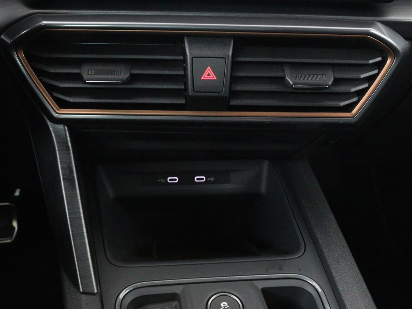 CUPRA Formentor 2.0 TSI VZ | 310pk | Panoramadak | Leder | Trekhaak | Stoel & stuurverwarming | Carplay | Adaptive cruise | Camera | Keyless | Full LED | Sportstoelen