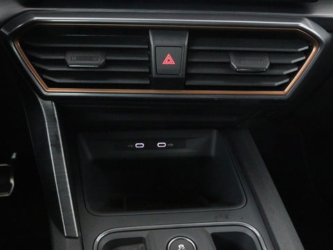 CUPRA Formentor 2.0 TSI VZ | 310pk | Panoramadak | Leder | Trekhaak | Stoel & stuurverwarming | Carplay | Adaptive cruise | Camera | Keyless | Full LED | Sportstoelen