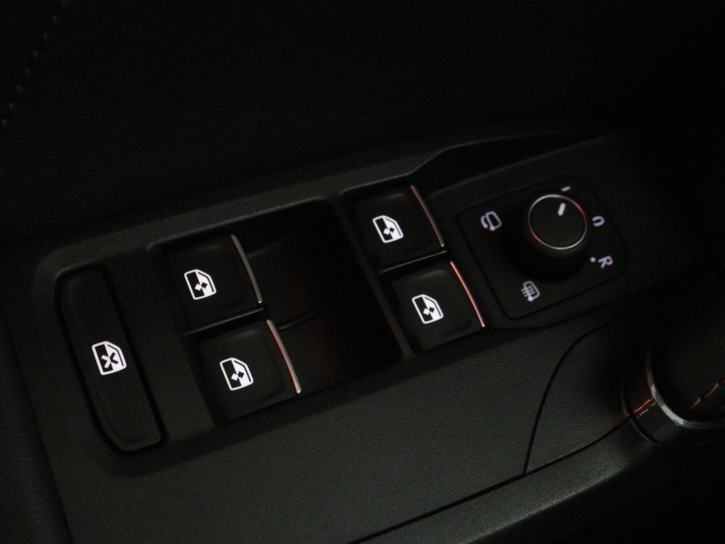 CUPRA Formentor 2.0 TSI VZ | 310pk | Panoramadak | Leder | Trekhaak | Stoel & stuurverwarming | Carplay | Adaptive cruise | Camera | Keyless | Full LED | Sportstoelen