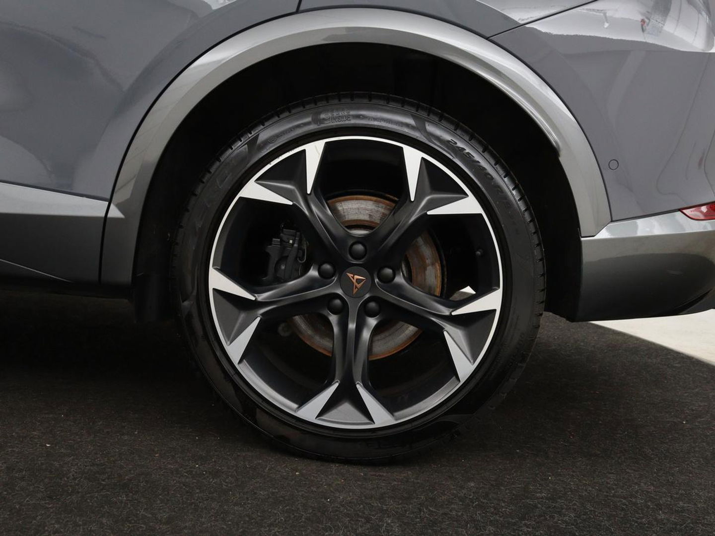 CUPRA Formentor 2.0 TSI VZ | 310pk | Panoramadak | Leder | Trekhaak | Stoel & stuurverwarming | Carplay | Adaptive cruise | Camera | Keyless | Full LED | Sportstoelen