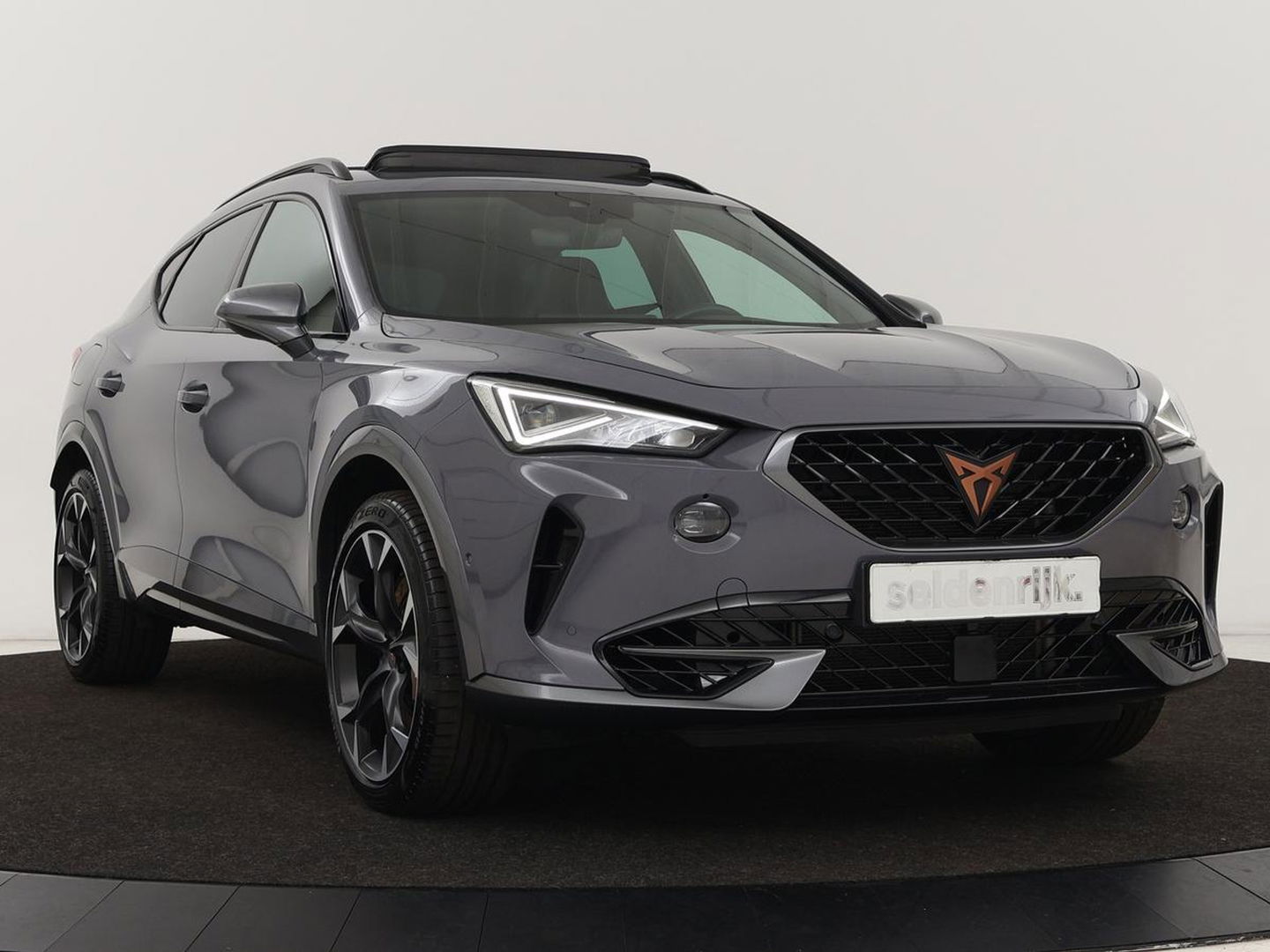CUPRA Formentor 2.0 TSI VZ | 310pk | Panoramadak | Leder | Trekhaak | Stoel & stuurverwarming | Carplay | Adaptive cruise | Camera | Keyless | Full LED | Sportstoelen
