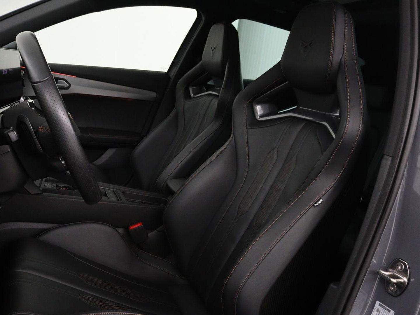 CUPRA Formentor 2.0 TSI VZ | 310pk | Panoramadak | Leder | Trekhaak | Stoel & stuurverwarming | Carplay | Adaptive cruise | Camera | Keyless | Full LED | Sportstoelen