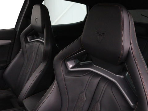 CUPRA Formentor 2.0 TSI VZ | 310pk | Panoramadak | Leder | Trekhaak | Stoel & stuurverwarming | Carplay | Adaptive cruise | Camera | Keyless | Full LED | Sportstoelen