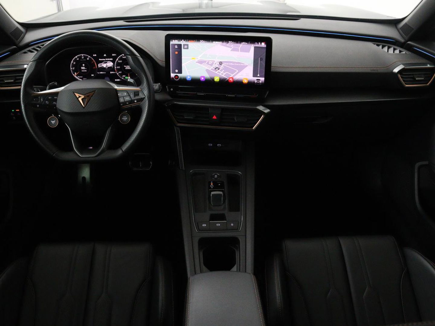 CUPRA Formentor 2.0 TSI VZ | 310pk | Panoramadak | Leder | Trekhaak | Stoel & stuurverwarming | Carplay | Adaptive cruise | Camera | Keyless | Full LED | Sportstoelen
