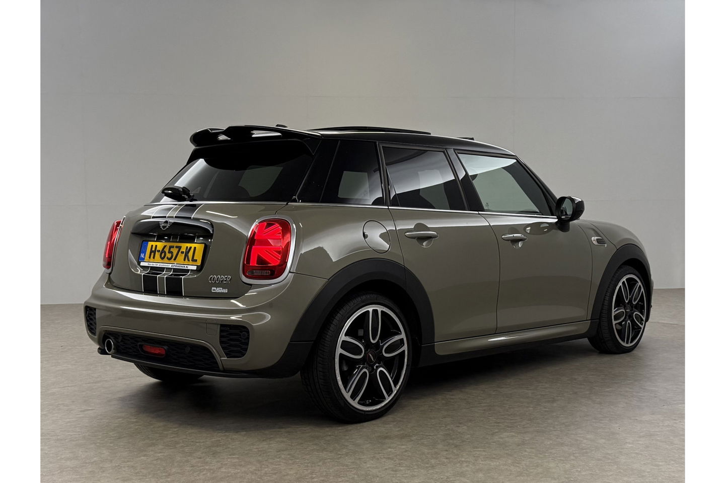 MINI Cooper 1.5 JCW PACK Pano | harman/kardon | LED Carplay Clima Cruise Navigatie PDC 18"LMV Stoelverwarming