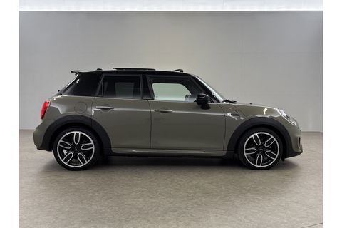 MINI Cooper 1.5 JCW PACK Pano | harman/kardon | LED Carplay Clima Cruise Navigatie PDC 18"LMV Stoelverwarming