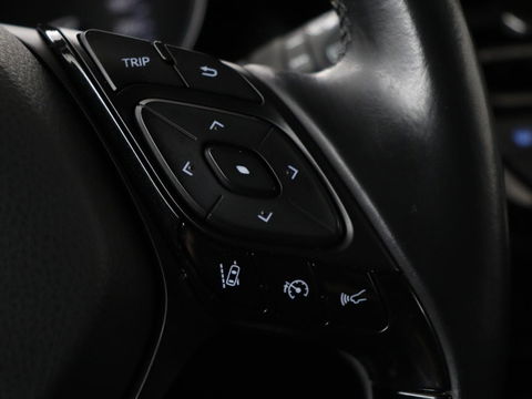 Toyota C-HR 1.8 Hybrid Style | Stoelverwarming | Navigatie | Adaptive cruise | Camera | Trekhaak | JBL audio | Dodehoek detectie | Keyless