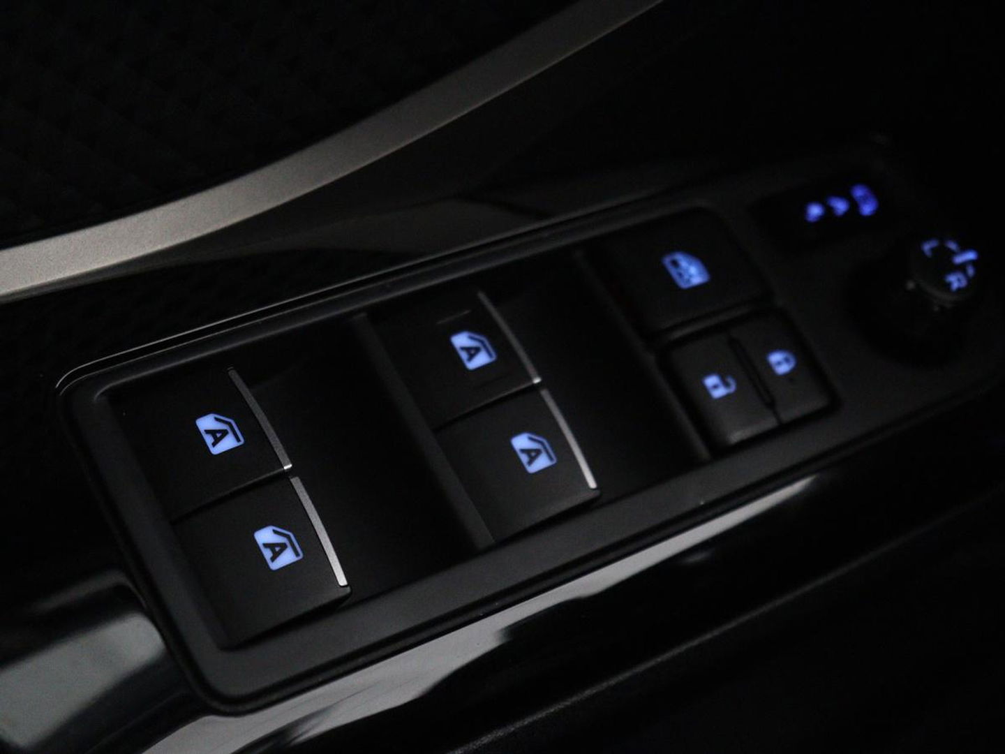 Toyota C-HR 1.8 Hybrid Style | Stoelverwarming | Navigatie | Adaptive cruise | Camera | Trekhaak | JBL audio | Dodehoek detectie | Keyless