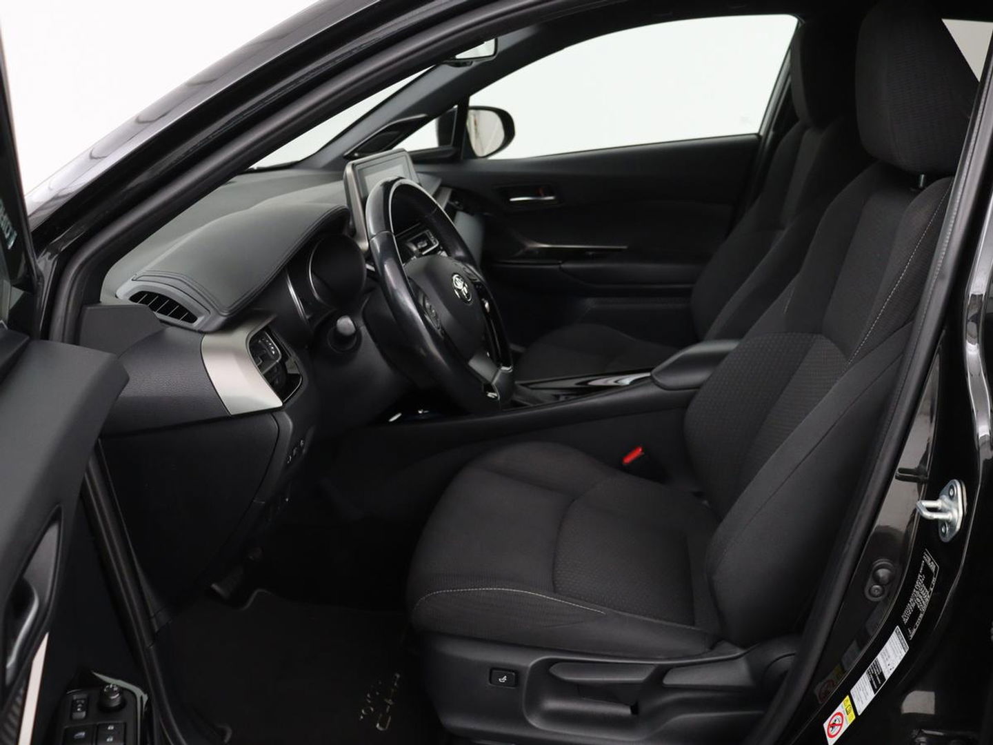 Toyota C-HR 1.8 Hybrid Style | Stoelverwarming | Navigatie | Adaptive cruise | Camera | Trekhaak | JBL audio | Dodehoek detectie | Keyless
