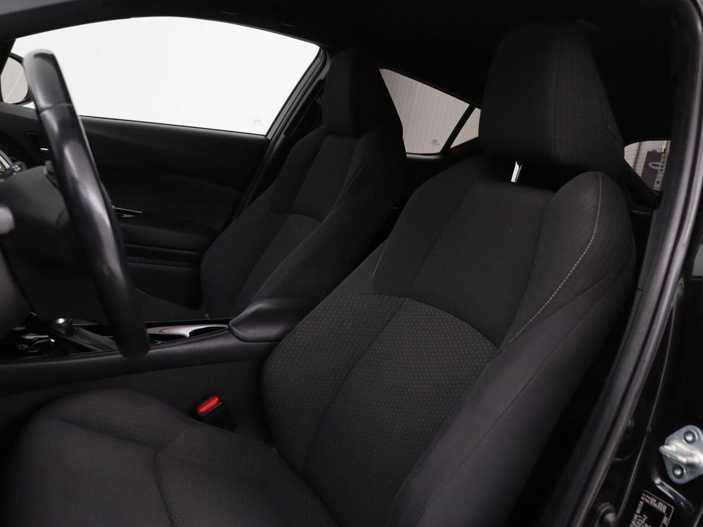 Toyota C-HR 1.8 Hybrid Style | Stoelverwarming | Navigatie | Adaptive cruise | Camera | Trekhaak | JBL audio | Dodehoek detectie | Keyless