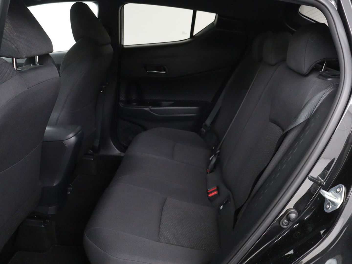 Toyota C-HR 1.8 Hybrid Style | Stoelverwarming | Navigatie | Adaptive cruise | Camera | Trekhaak | JBL audio | Dodehoek detectie | Keyless
