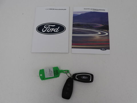 Ford Focus 1.0 EcoBoost Hybrid Titanium Style | Stoel & stuurverwarming | Camera | Full LED | Carplay | Climate control | Navigatie | Park Assist | Getint glas