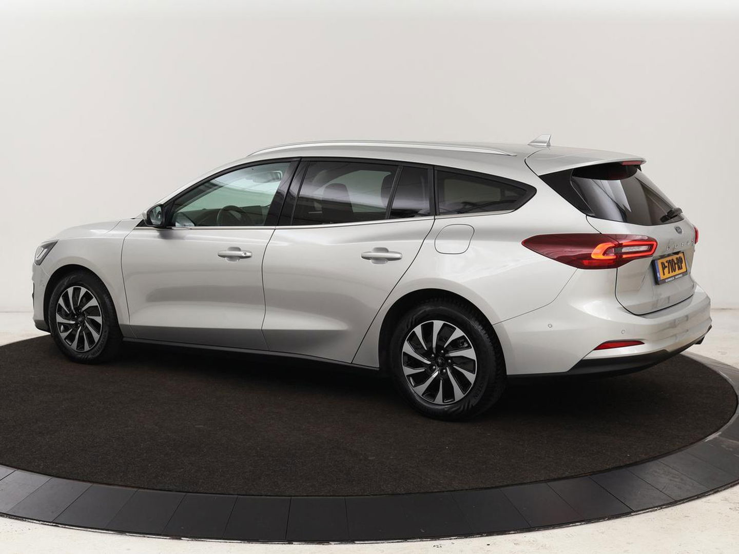 Ford Focus 1.0 EcoBoost Hybrid Titanium Style | Stoel & stuurverwarming | Camera | Full LED | Carplay | Climate control | Navigatie | Park Assist | Getint glas