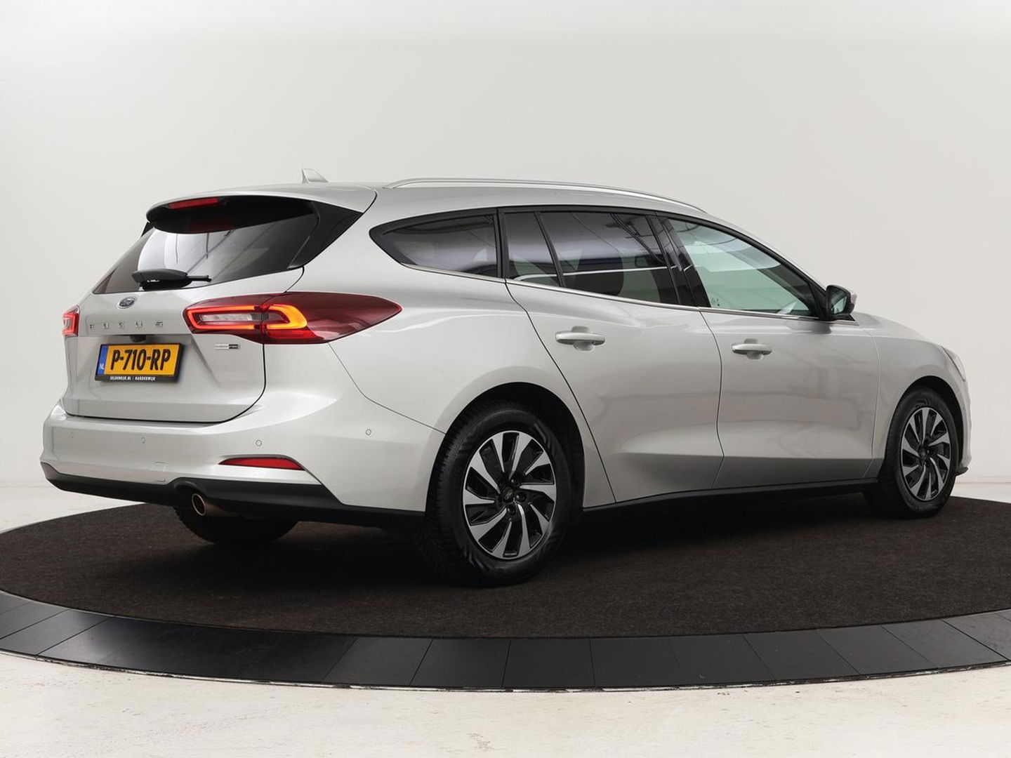 Ford Focus 1.0 EcoBoost Hybrid Titanium Style | Stoel & stuurverwarming | Camera | Full LED | Carplay | Climate control | Navigatie | Park Assist | Getint glas