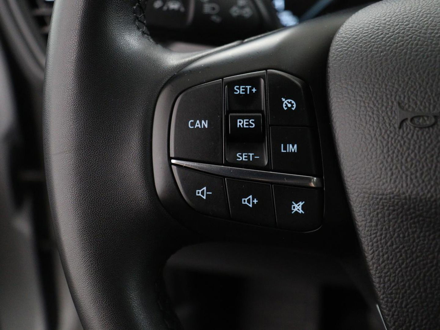 Ford Focus 1.0 EcoBoost Hybrid Titanium Style | Stoel & stuurverwarming | Camera | Full LED | Carplay | Climate control | Navigatie | Park Assist | Getint glas