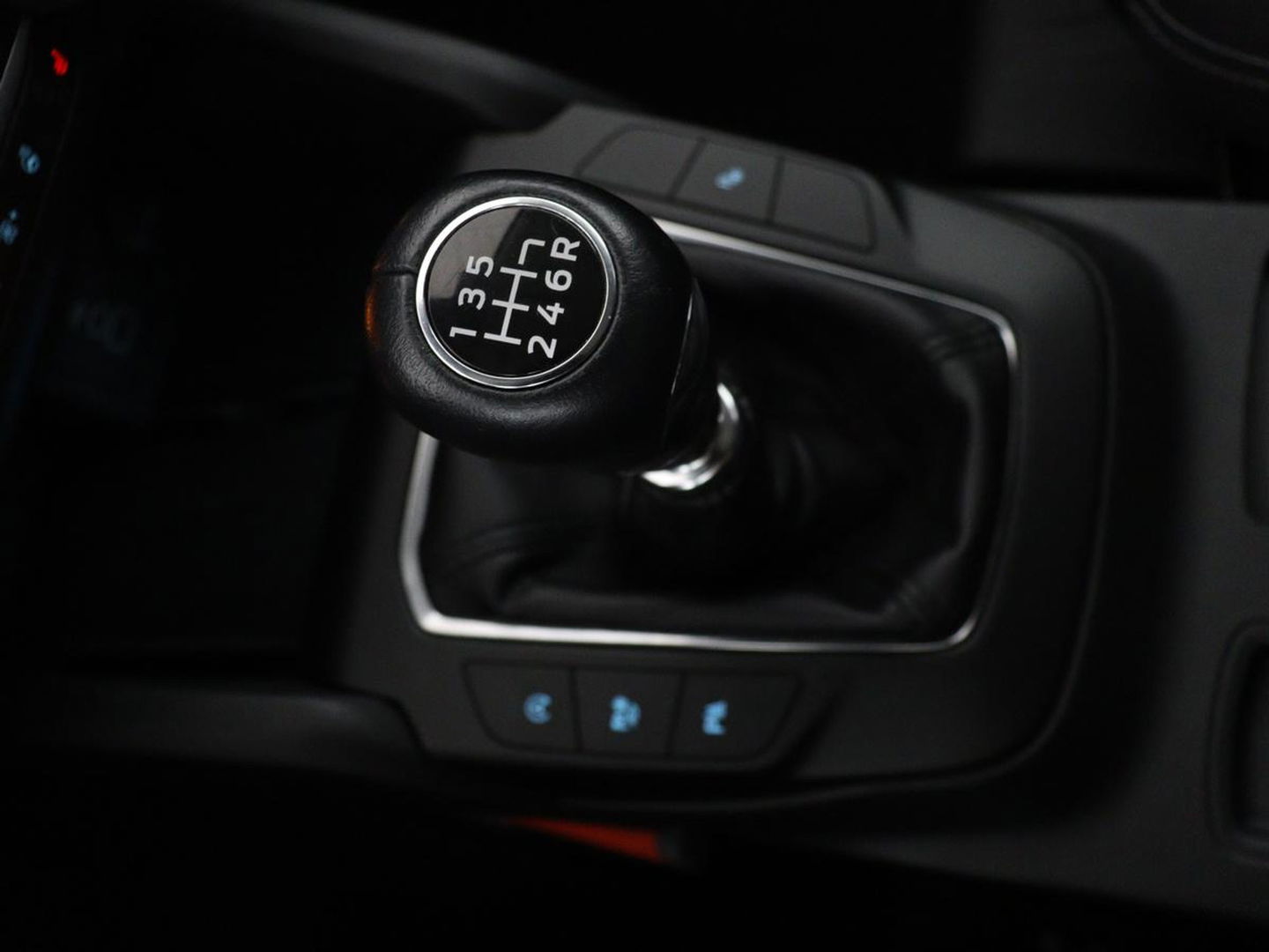Ford Focus 1.0 EcoBoost Hybrid Titanium Style | Stoel & stuurverwarming | Camera | Full LED | Carplay | Climate control | Navigatie | Park Assist | Getint glas