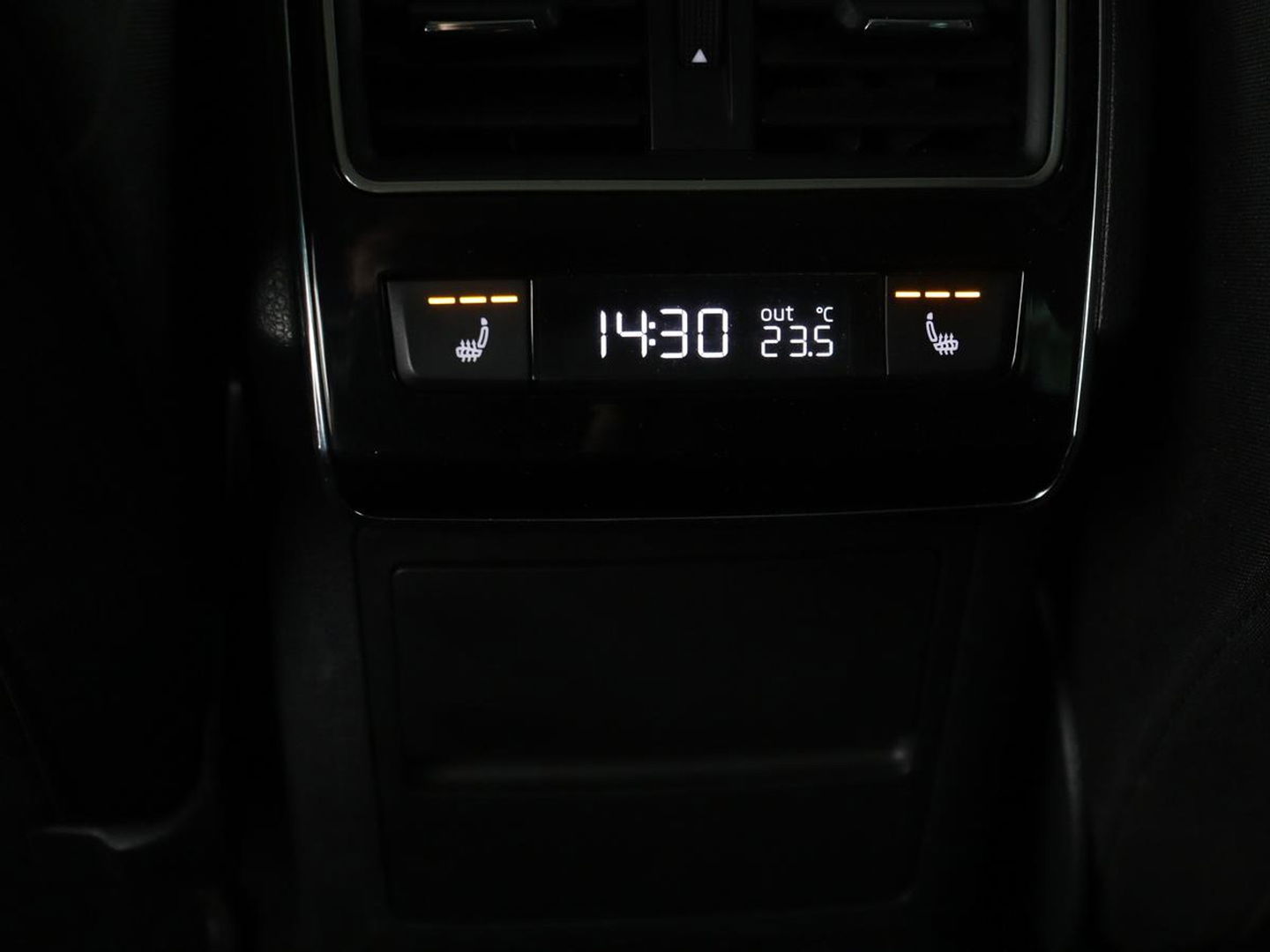 Škoda Superb 1.4 TSI iV Business Edition Plus | Panoramadak | Stoel & stuurverwarming | Adaptive cruise | Virtual Cockpit | Canton Sound | Memory | Carplay | Achterbankverwarming | Navigatie