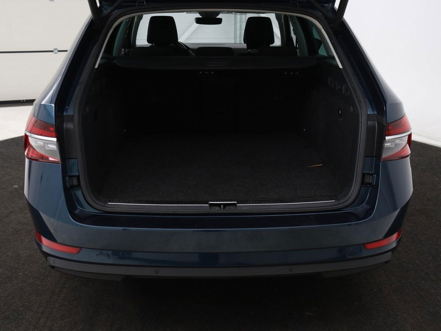 Škoda Superb 1.4 TSI iV Business Edition Plus | Panoramadak | Stoel & stuurverwarming | Adaptive cruise | Virtual Cockpit | Canton Sound | Memory | Carplay | Achterbankverwarming | Navigatie