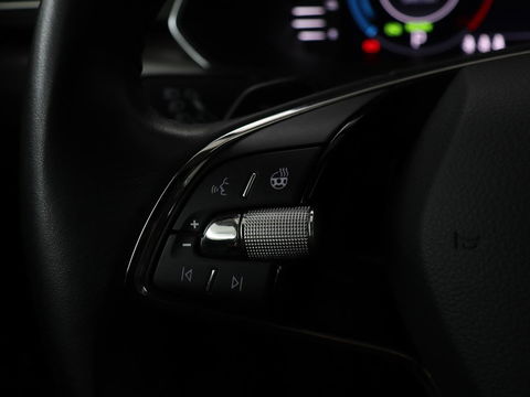 Škoda Superb 1.4 TSI iV Business Edition Plus | Panoramadak | Stoel & stuurverwarming | Adaptive cruise | Virtual Cockpit | Canton Sound | Memory | Carplay | Achterbankverwarming | Navigatie