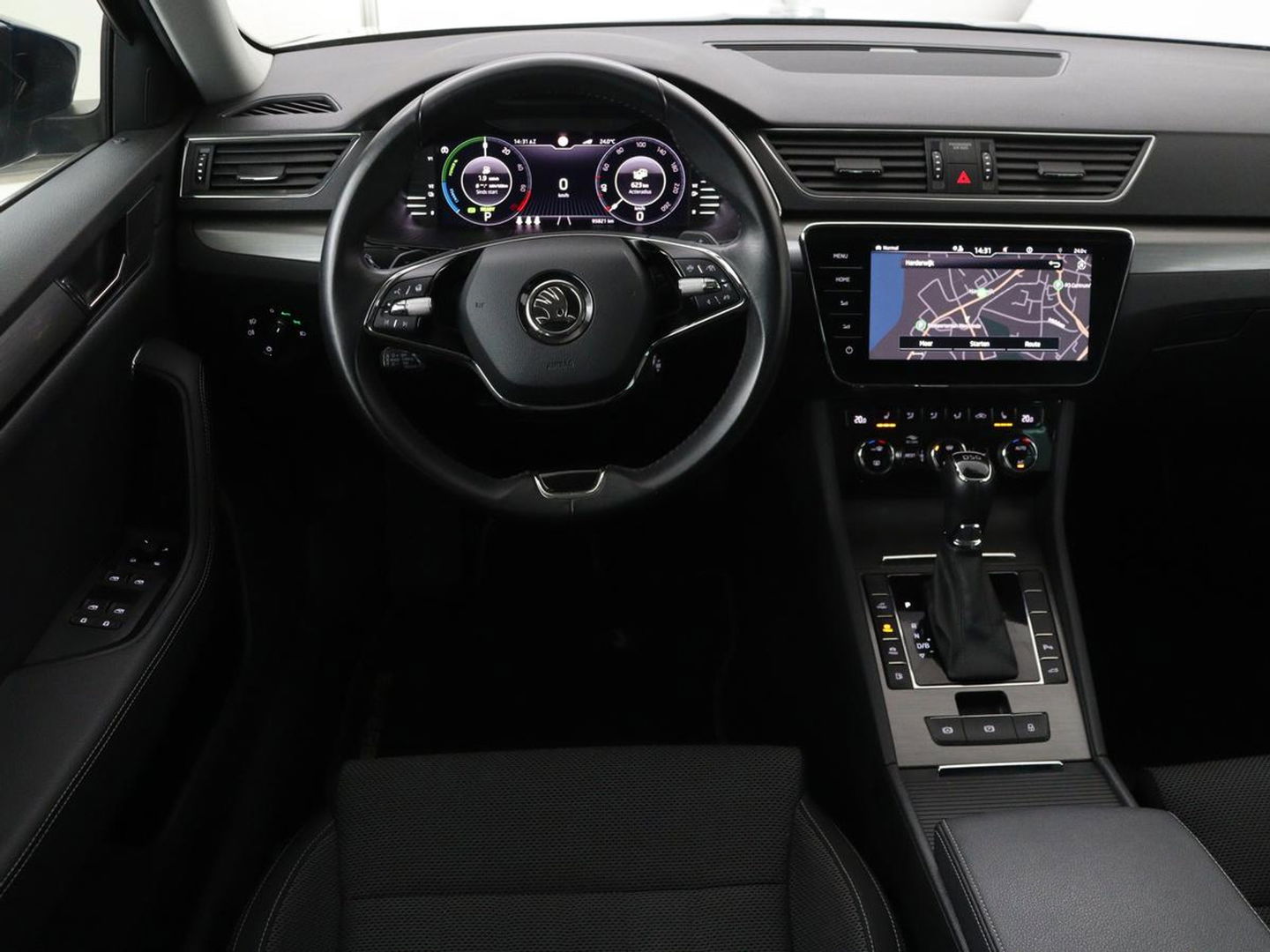 Škoda Superb 1.4 TSI iV Business Edition Plus | Panoramadak | Stoel & stuurverwarming | Adaptive cruise | Virtual Cockpit | Canton Sound | Memory | Carplay | Achterbankverwarming | Navigatie