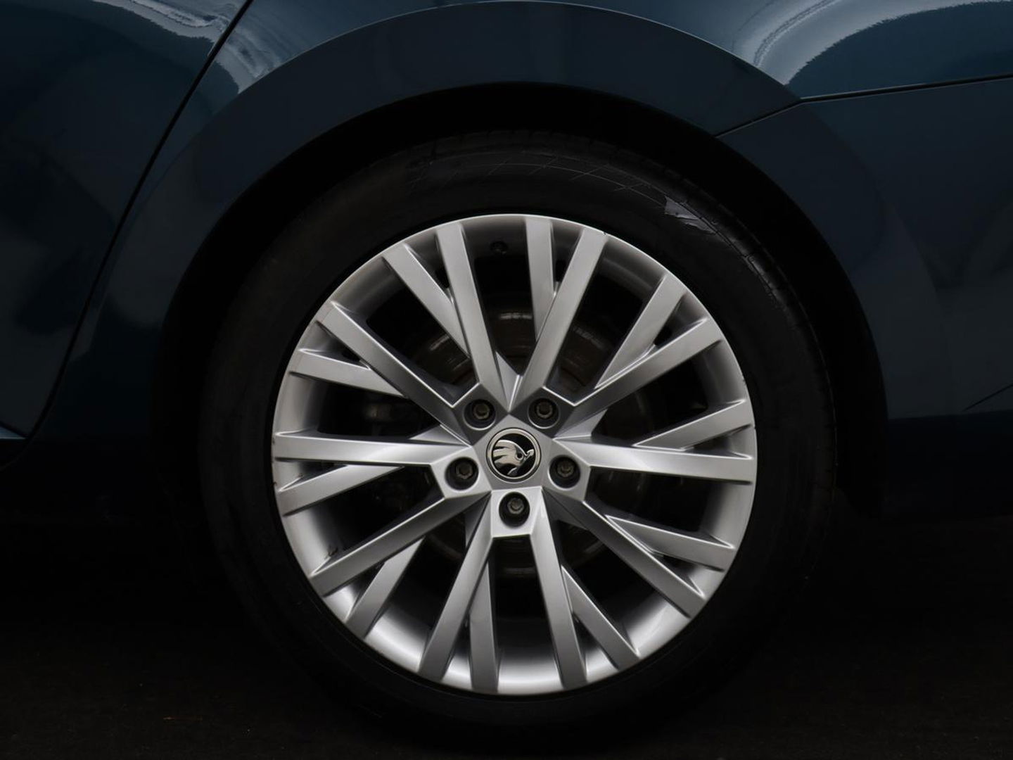 Škoda Superb 1.4 TSI iV Business Edition Plus | Panoramadak | Stoel & stuurverwarming | Adaptive cruise | Virtual Cockpit | Canton Sound | Memory | Carplay | Achterbankverwarming | Navigatie