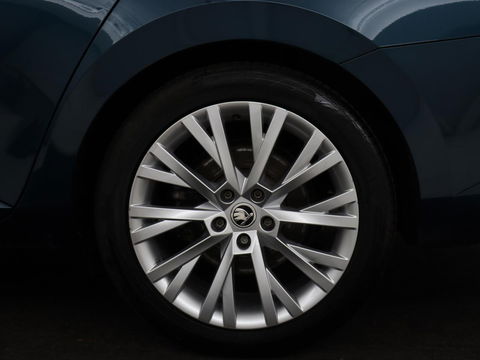 Škoda Superb 1.4 TSI iV Business Edition Plus | Panoramadak | Stoel & stuurverwarming | Adaptive cruise | Virtual Cockpit | Canton Sound | Memory | Carplay | Achterbankverwarming | Navigatie