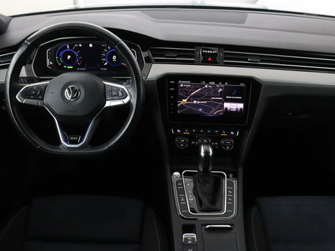 Volkswagen Passat 1.4 TSI PHEV GTE | Panoramadak | Stoelverwarming | Trekhaak | Side Assist | Camera | Carplay | Adaptive cruise | Park Assist | Matrix LED | Massage
