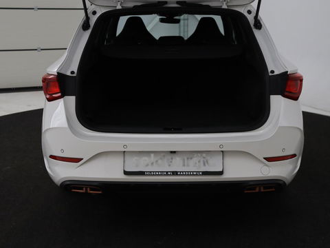 CUPRA Leon 1.4 e-Hybrid | Camera | Adaptive cruise | Stuurverwarming | Navigatie | Sfeerverlichting | Keyless | Full LED | PHEV