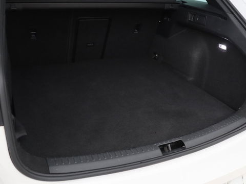 CUPRA Leon 1.4 e-Hybrid | Camera | Adaptive cruise | Stuurverwarming | Navigatie | Sfeerverlichting | Keyless | Full LED | PHEV