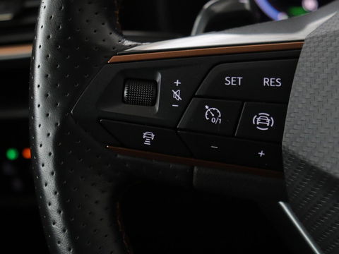 CUPRA Leon 1.4 e-Hybrid | Camera | Adaptive cruise | Stuurverwarming | Navigatie | Sfeerverlichting | Keyless | Full LED | PHEV