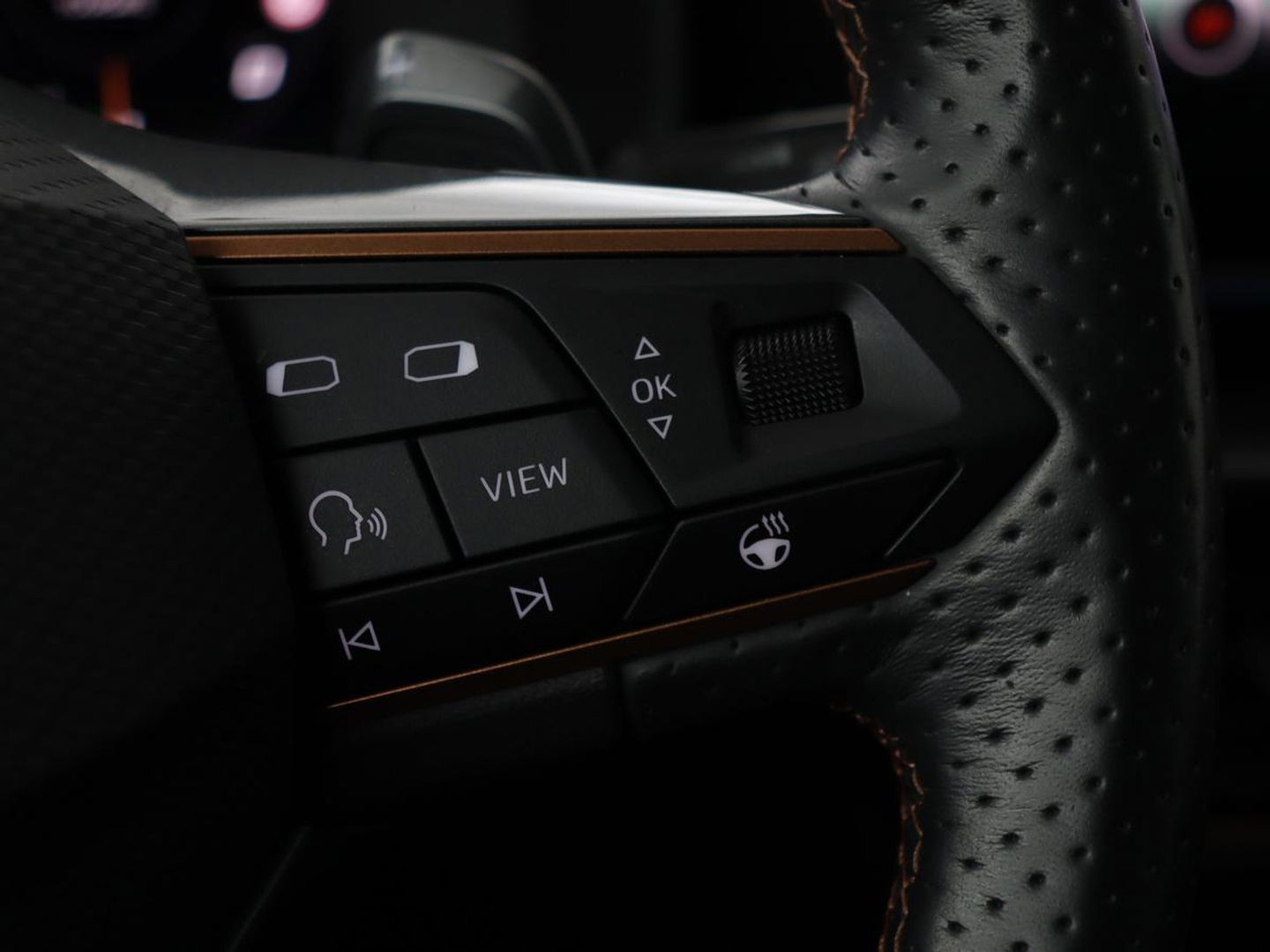CUPRA Leon 1.4 e-Hybrid | Camera | Adaptive cruise | Stuurverwarming | Navigatie | Sfeerverlichting | Keyless | Full LED | PHEV