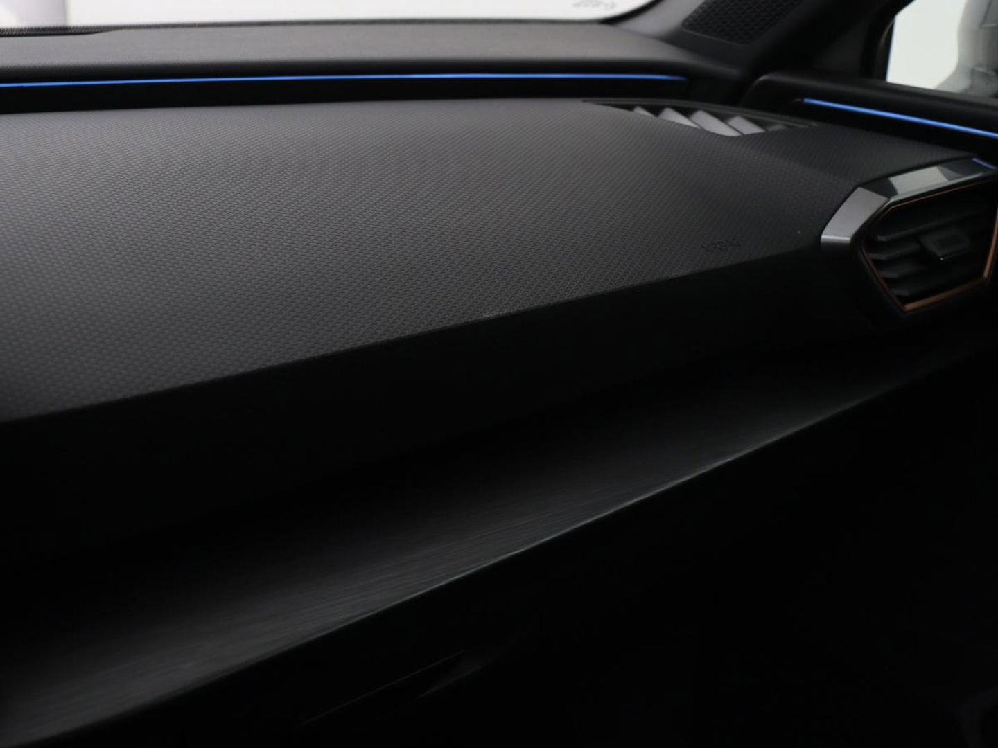 CUPRA Leon 1.4 e-Hybrid | Camera | Adaptive cruise | Stuurverwarming | Navigatie | Sfeerverlichting | Keyless | Full LED | PHEV