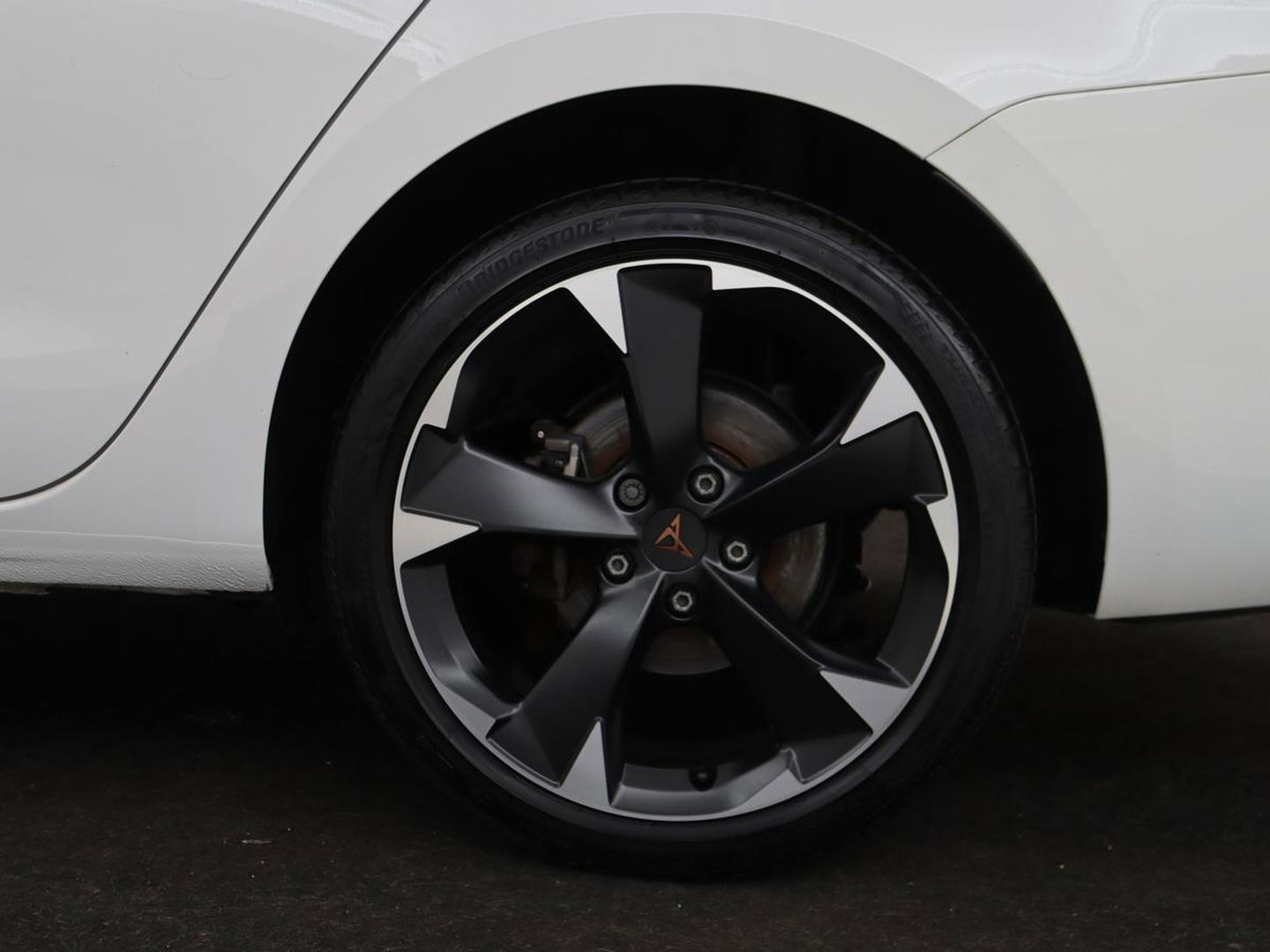 CUPRA Leon 1.4 e-Hybrid | Camera | Adaptive cruise | Stuurverwarming | Navigatie | Sfeerverlichting | Keyless | Full LED | PHEV