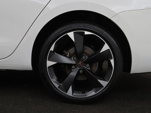 CUPRA Leon 1.4 e-Hybrid | Camera | Adaptive cruise | Stuurverwarming | Navigatie | Sfeerverlichting | Keyless | Full LED | PHEV