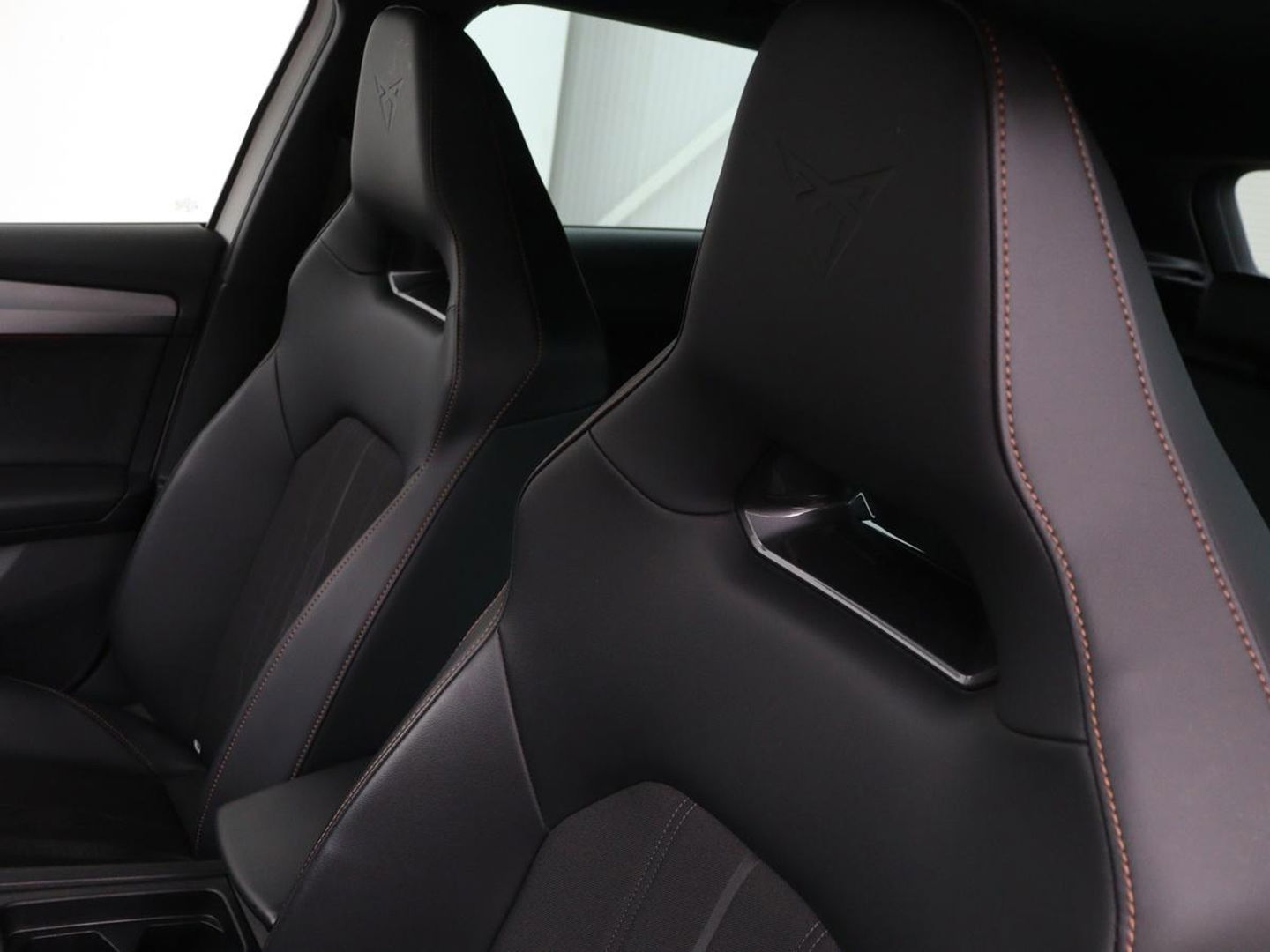 CUPRA Leon 1.4 e-Hybrid | Camera | Adaptive cruise | Stuurverwarming | Navigatie | Sfeerverlichting | Keyless | Full LED | PHEV