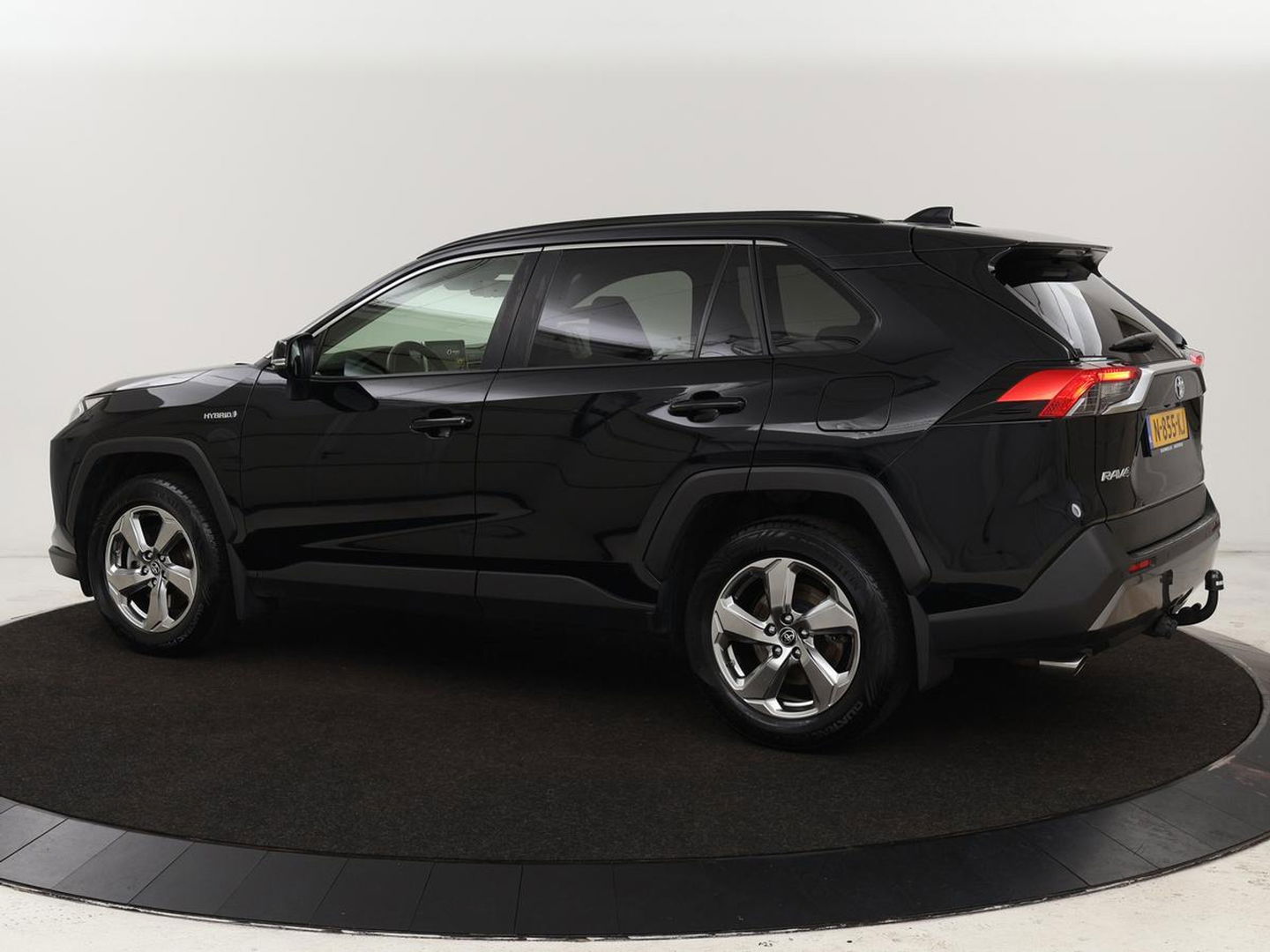 Toyota RAV4 2.5 Hybrid AWD Dynamic | Stoel & stuurverwarming | Trekhaak | Camera | Carplay | Full LED | Keyless | Navigatie