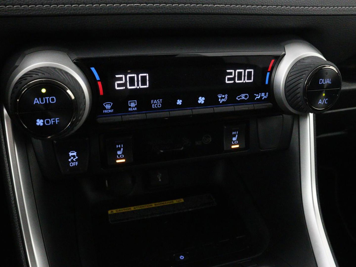 Toyota RAV4 2.5 Hybrid AWD Dynamic | Stoel & stuurverwarming | Trekhaak | Camera | Carplay | Full LED | Keyless | Navigatie