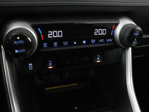 Toyota RAV4 2.5 Hybrid AWD Dynamic | Stoel & stuurverwarming | Trekhaak | Camera | Carplay | Full LED | Keyless | Navigatie