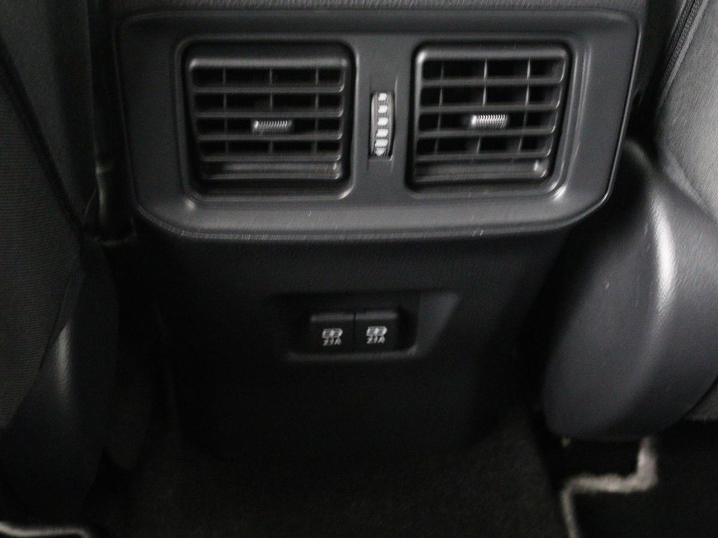Toyota RAV4 2.5 Hybrid AWD Dynamic | Stoel & stuurverwarming | Trekhaak | Camera | Carplay | Full LED | Keyless | Navigatie