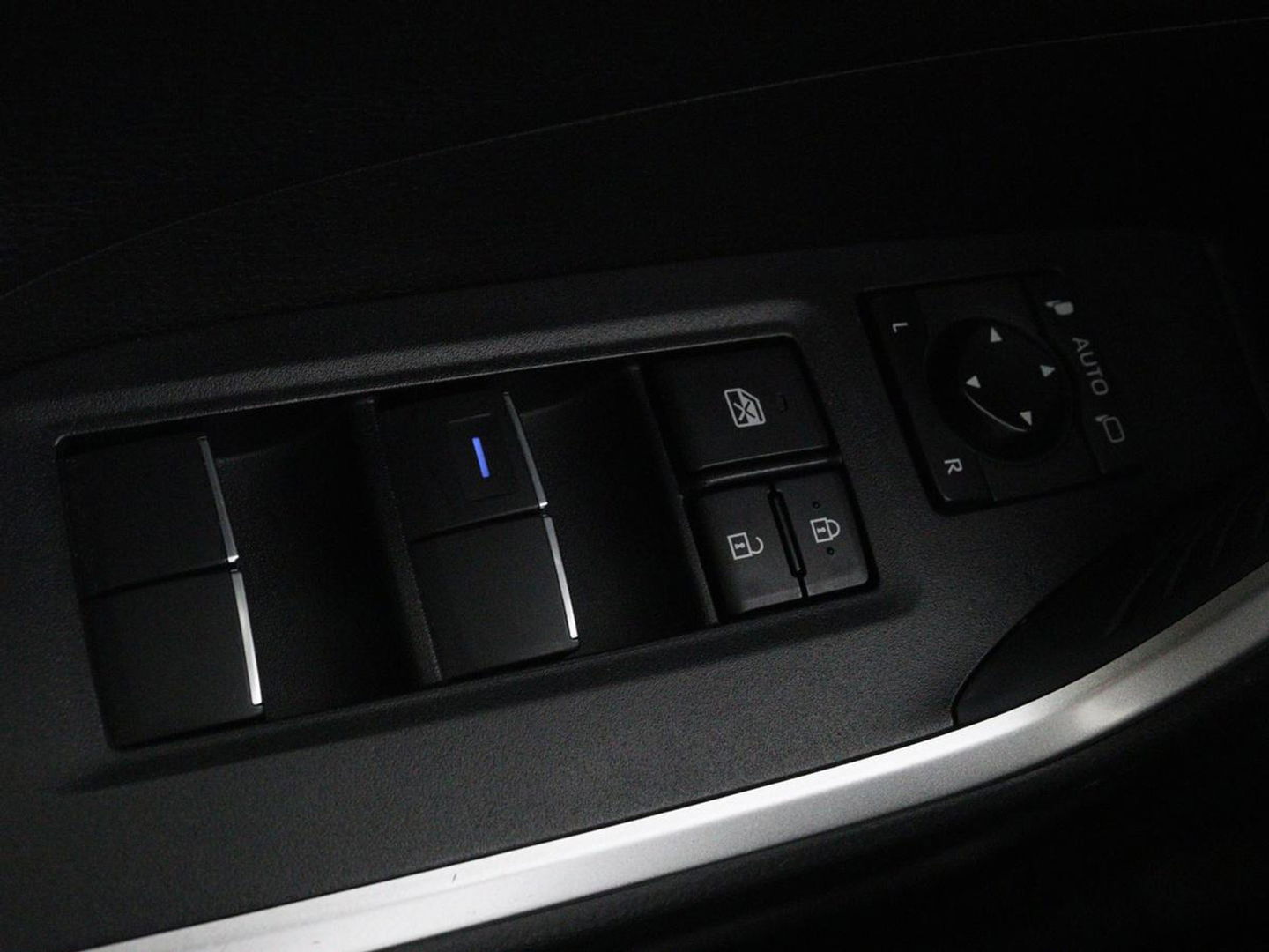 Toyota RAV4 2.5 Hybrid AWD Dynamic | Stoel & stuurverwarming | Trekhaak | Camera | Carplay | Full LED | Keyless | Navigatie