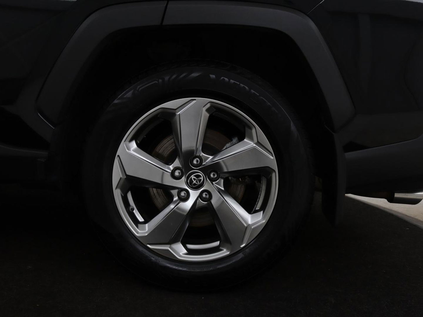 Toyota RAV4 2.5 Hybrid AWD Dynamic | Stoel & stuurverwarming | Trekhaak | Camera | Carplay | Full LED | Keyless | Navigatie