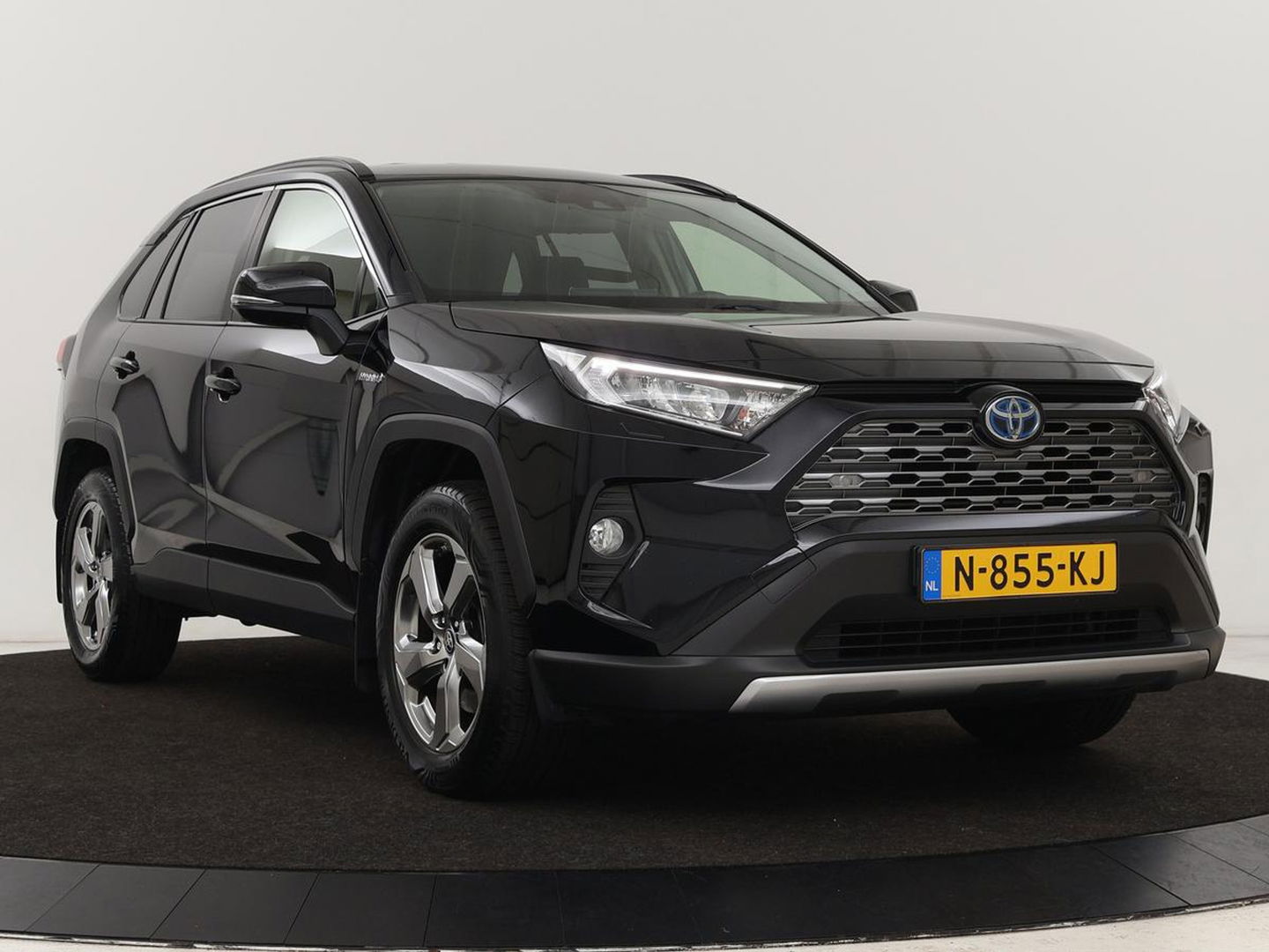 Toyota RAV4 2.5 Hybrid AWD Dynamic | Stoel & stuurverwarming | Trekhaak | Camera | Carplay | Full LED | Keyless | Navigatie