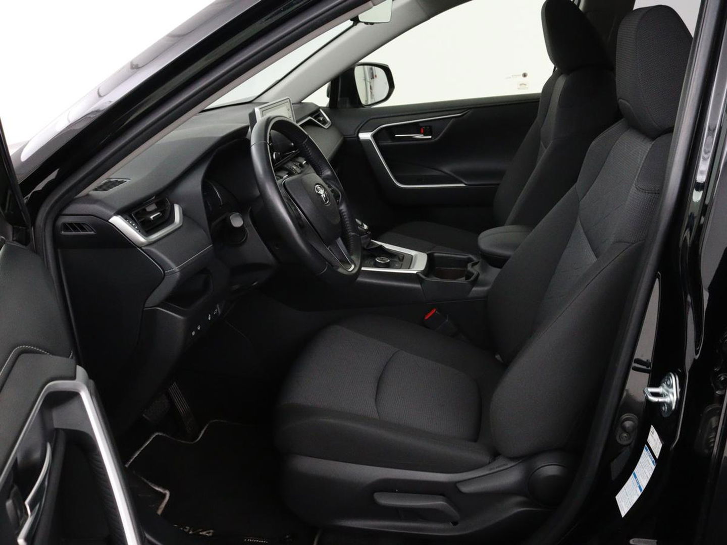 Toyota RAV4 2.5 Hybrid AWD Dynamic | Stoel & stuurverwarming | Trekhaak | Camera | Carplay | Full LED | Keyless | Navigatie