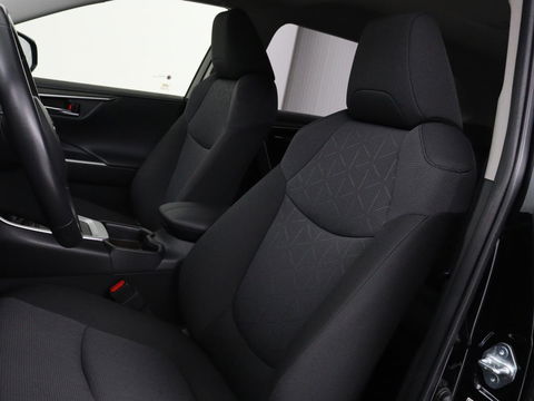 Toyota RAV4 2.5 Hybrid AWD Dynamic | Stoel & stuurverwarming | Trekhaak | Camera | Carplay | Full LED | Keyless | Navigatie
